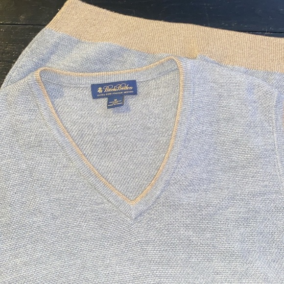 Brooks Brothers 100% Merino Wool sweater v - Picture 3 of 7